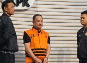 Komisi Pemberantasan Korupsi (KPK) menjemput paksa pengusaha Menas Erwin Djohansyah (MED) pada Rabu malam, 24 September 2025.
