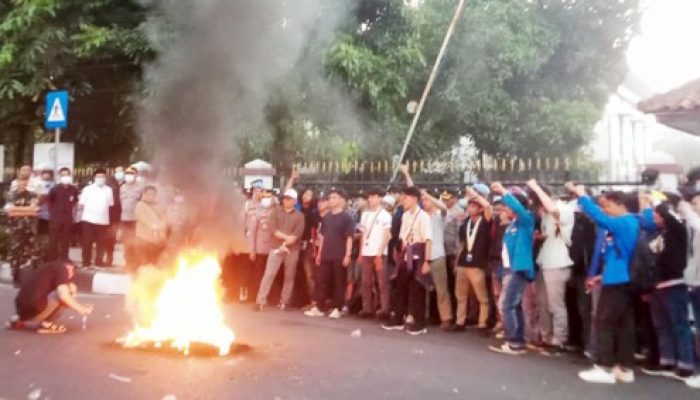 Kualitas dan Anggaran Program MBG Disoal, Mahasiswa Geruduk DPRD Kota Tasikmalaya