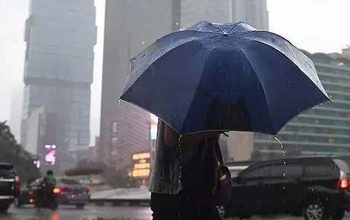 Terdeteksi dalam Air Hujan, Ancaman Mikroplastik Mengintai Warga Jakarta