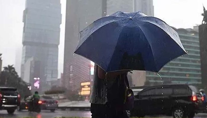 Terdeteksi dalam Air Hujan, Ancaman Mikroplastik Mengintai Warga Jakarta