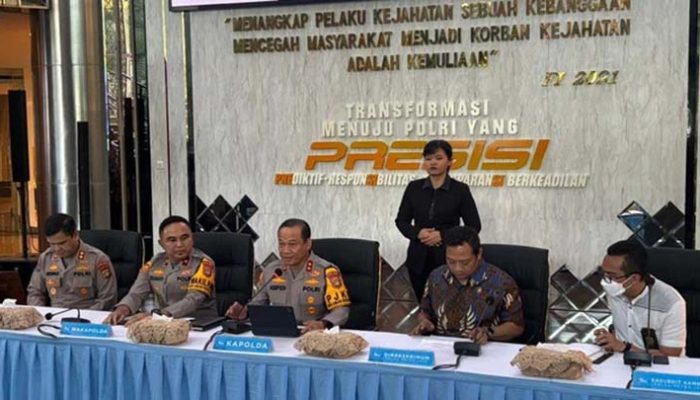 Polisi Beberkan Bukti Asli Ijazah Jokowi, Roy Suryo dan dr Tifa Resmi Tersangka