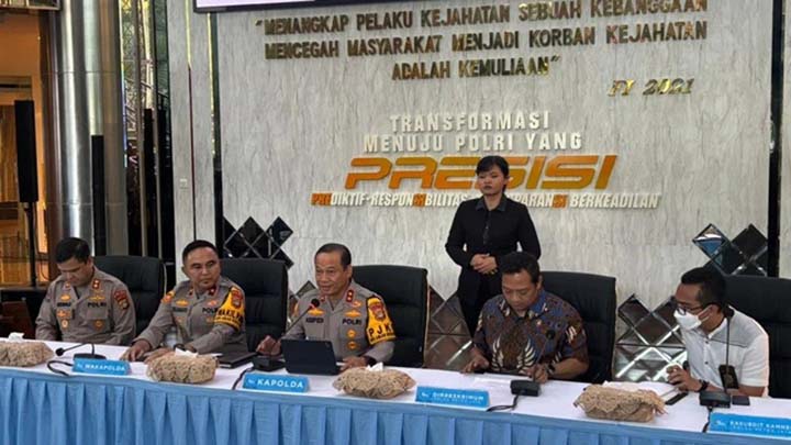 Polisi Beberkan Bukti Asli Ijazah Jokowi, Roy Suryo dan dr Tifa Resmi Tersangka