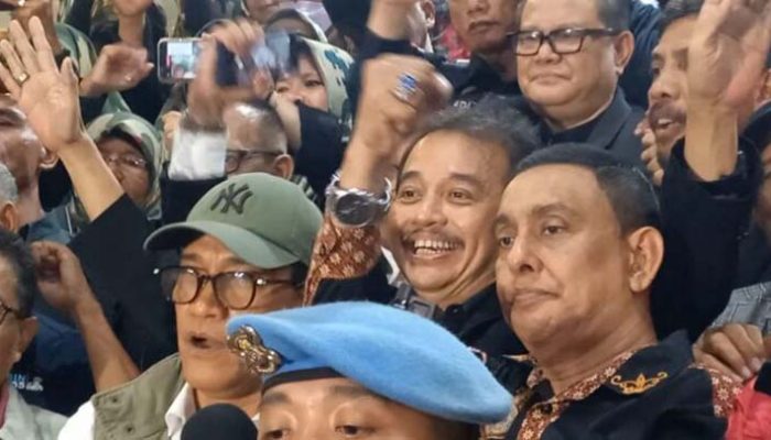 Senyum Sumringah Usai Pemeriksaan Kasus Ijazah Jokowi, Roy Suryo Cs Yakin Tak Ditahan
