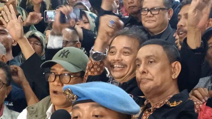Senyum Sumringah Usai Pemeriksaan Kasus Ijazah Jokowi, Roy Suryo Cs Yakin Tak Ditahan